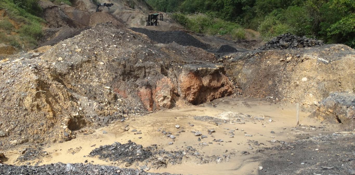 CUATRO PERSONAS DETENIDAS POR MINERIA ILEGAL DE CARBÓN EN ZONA RURAL DE YUMBO