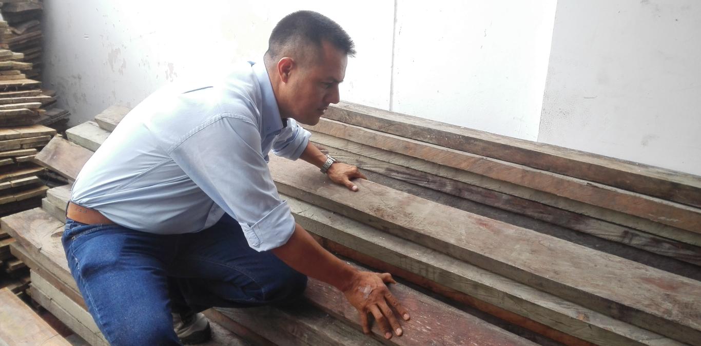 78 VIGAS DE MANGLE DECOMISADAS EN DAGUA