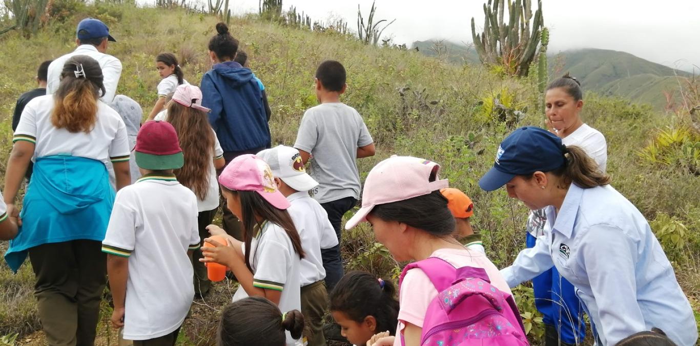 COMUNIDAD INFANTIL APRENDIÓ, EN CAMPO, SOBRE LAS ESPECIES DE SU ECOSISTEMA SECO