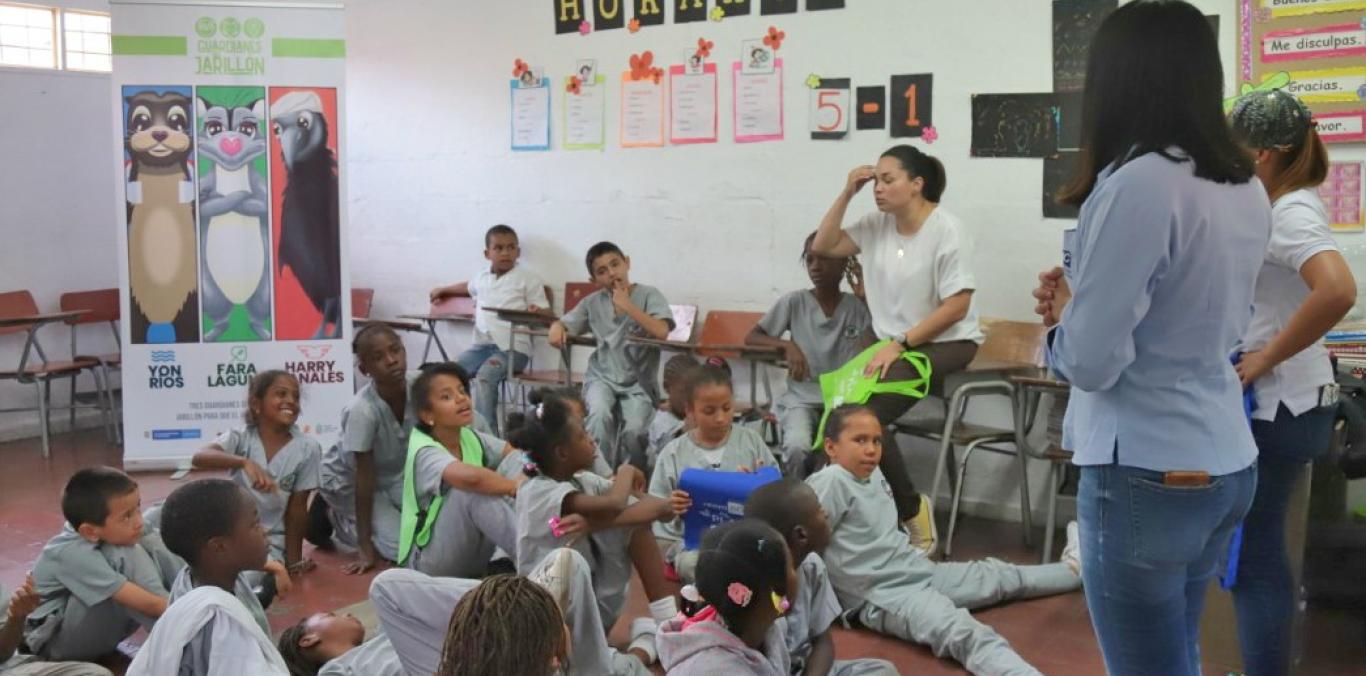 LOS GUARDIANES DEL JARILLÓN LLEGARON A LAS ESCUELAS 