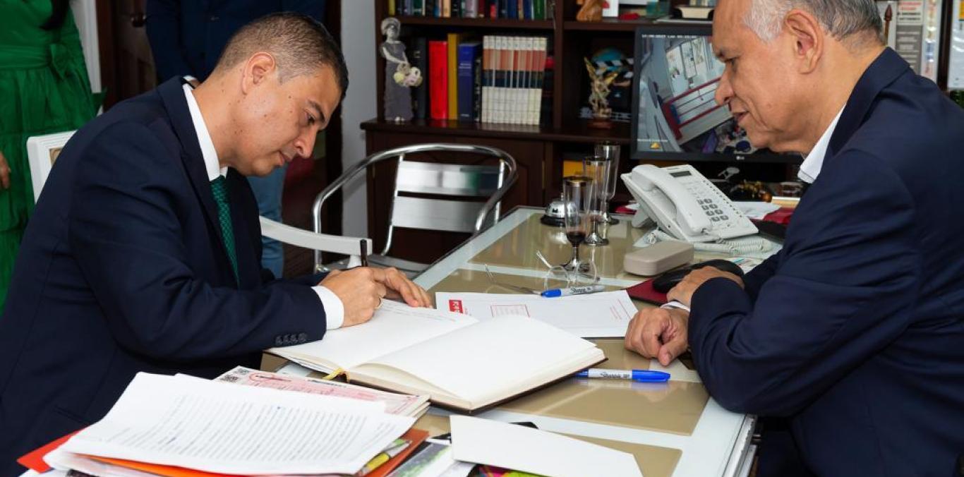 MARCO ANTONIO SUÁREZ GUTIÉRREZ SE POSESIONÓ COMO NUEVO DIRECTOR DE LA CVC PARA EL PERIODO 2020-2023