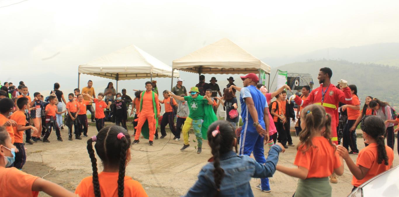 CVC ENSEÑA A CUIDAR LOS CERROS TUTELARES DE CALI 