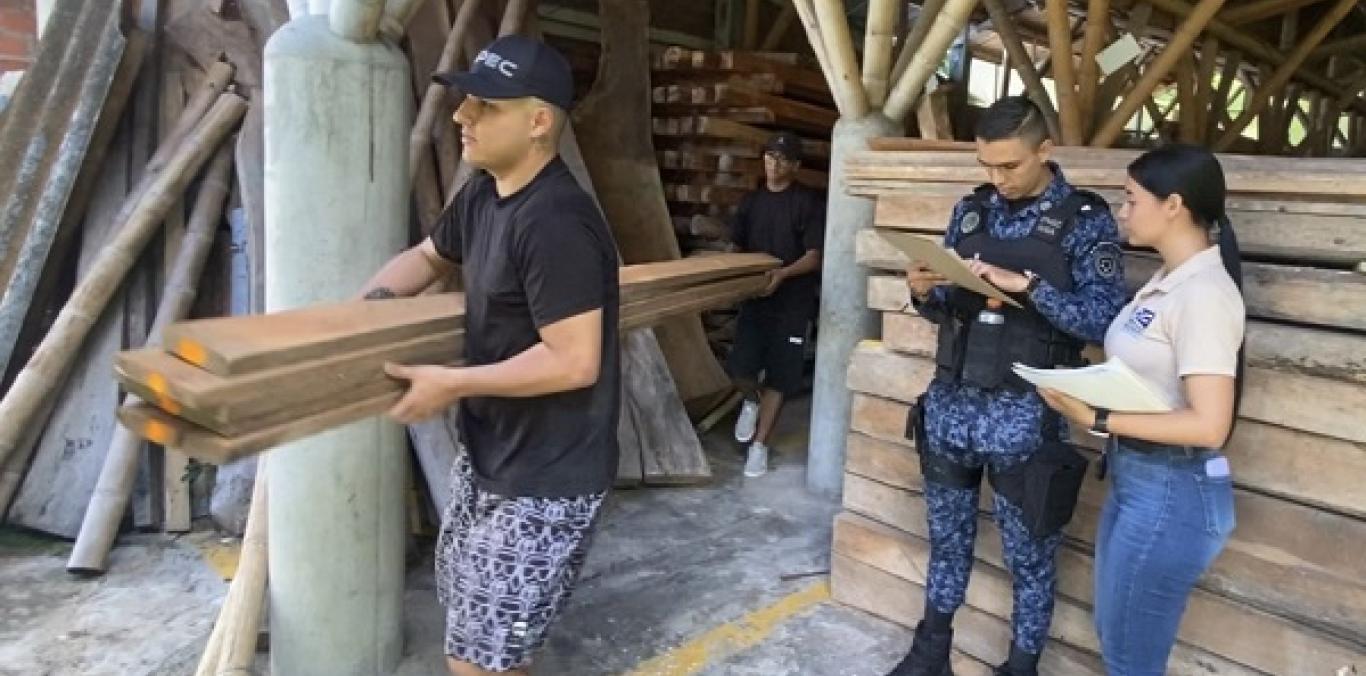  EL INPEC RECIBE MATERIAL FORESTAL CON FINES SOCIALES POR PARTE DE LA CVC