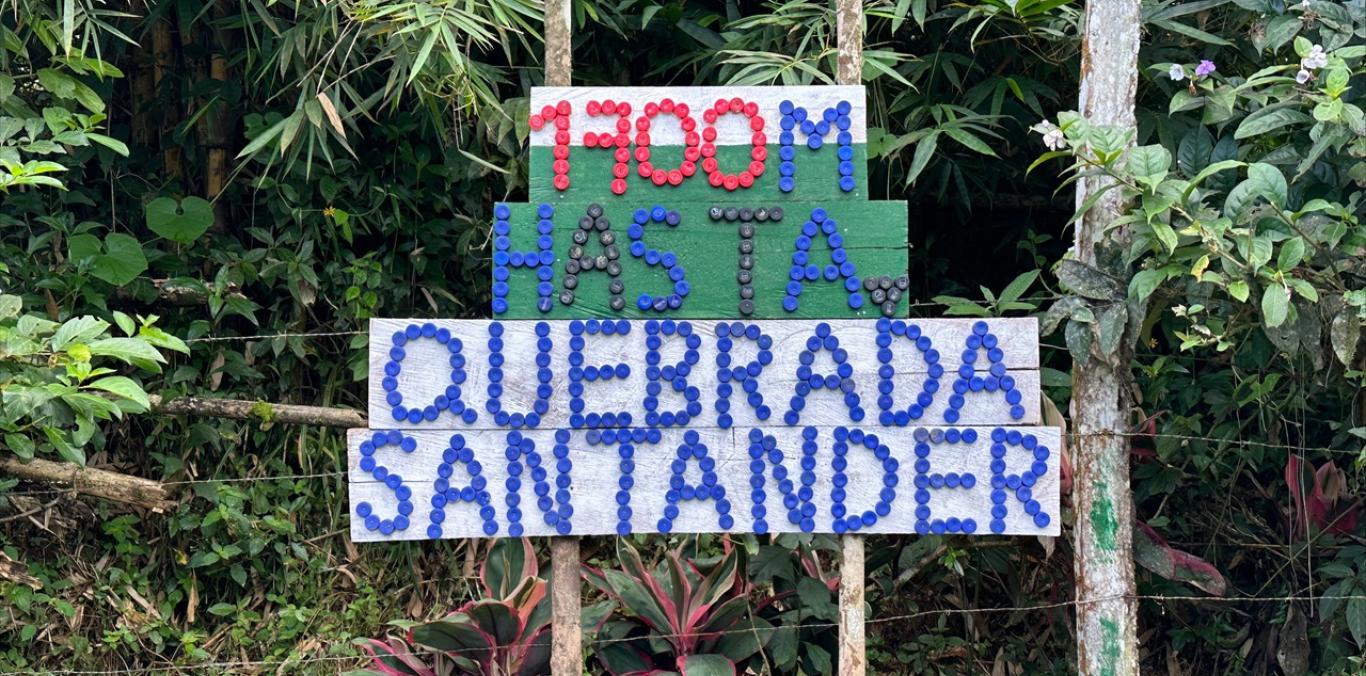 INSTALAN SEÑALÉTICA CON MATERIALES RECICLADOS EN EL PACÍFICO VALLECAUCANO