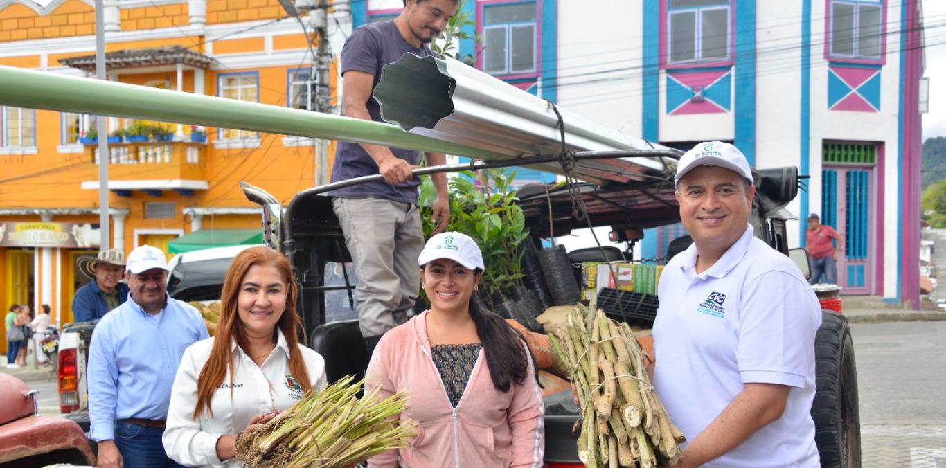CVC ENTREGÓ INSUMOS AGROECOLÓGICOS A 45 FAMILIAS CAMPESINAS DE VERSALLES