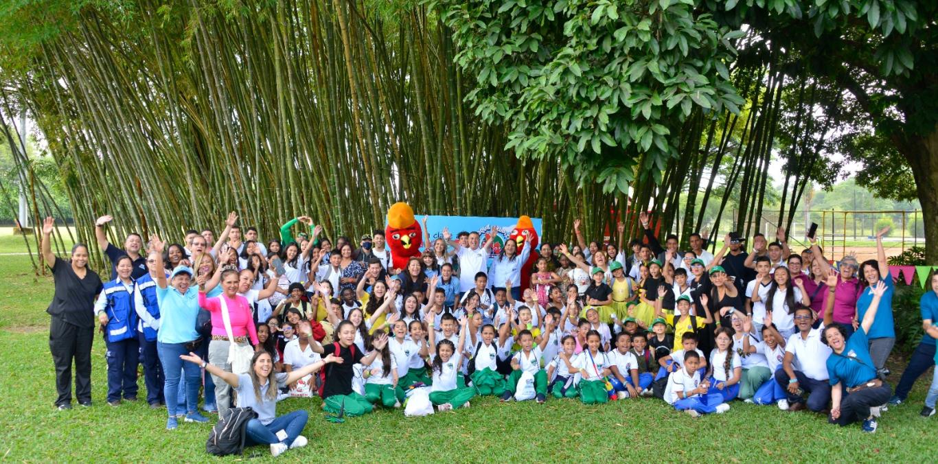  COMO CIENTÍFICOS: 156 NIÑOS APRENDIERON A CUIDAR EL AMBIENTE