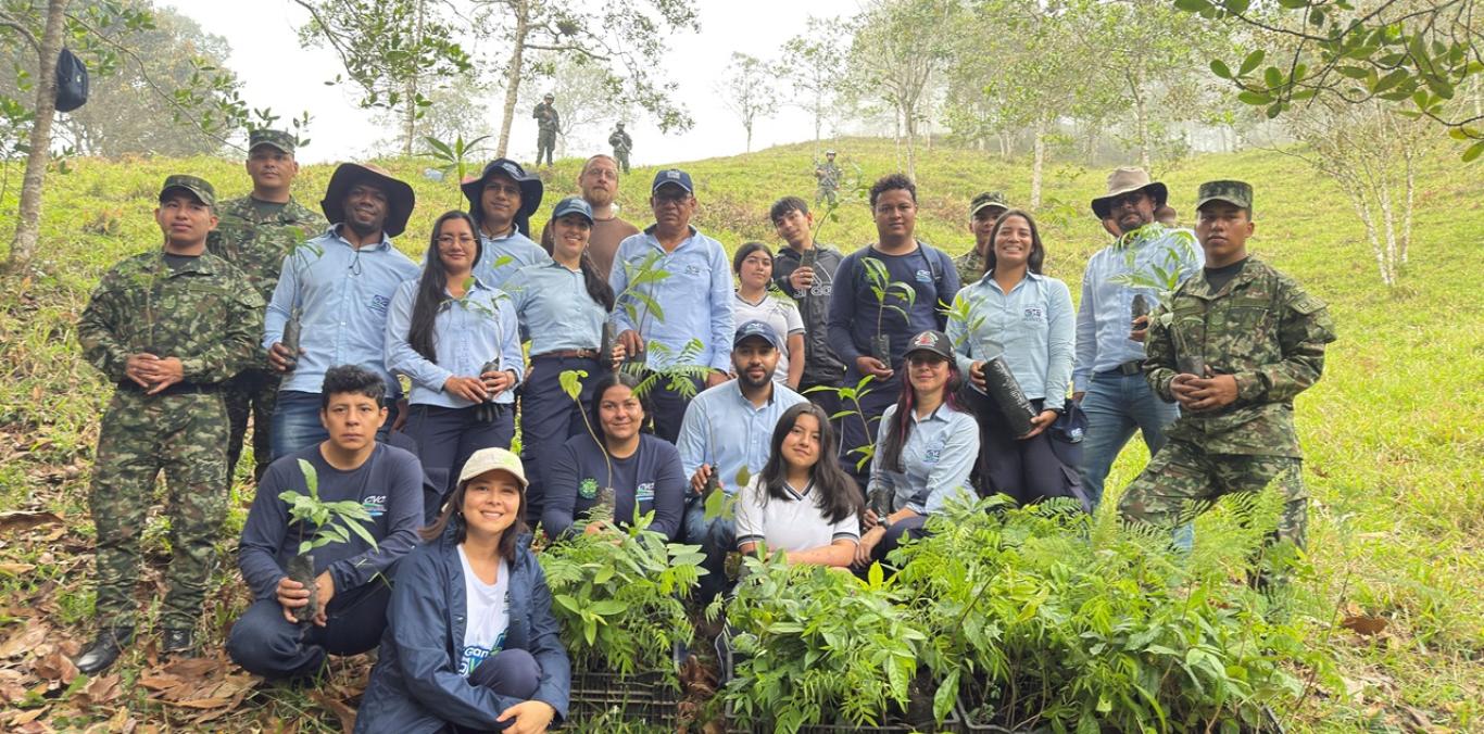 SE FORTALECE LA CONECTIVIDAD ECOLÓGICA CON LA SIEMBRA DE 500 ÁRBOLES EN YUMBO