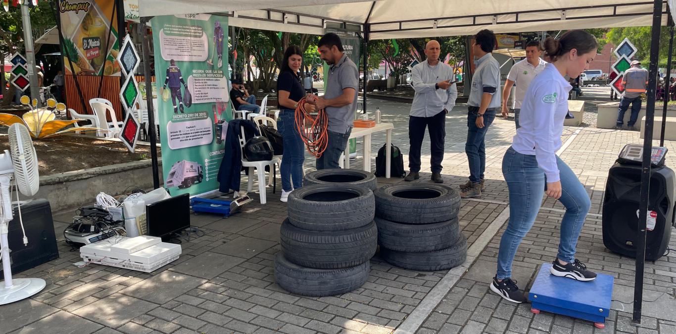 EXITOSA JORNADA DE RECOLECCIÓN DE RESIDUOS POSCONSUMO EN VERSALLES, LA VICTORIA Y ROLDANILLO