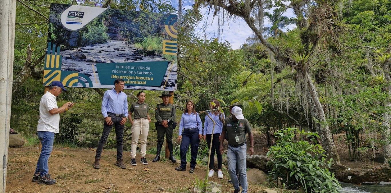 CVC HACE UN LLAMADO A NO LAVAR VEHÍCULOS EN RÍOS