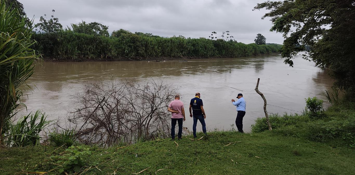 CVC Y ALCALDÍA DE LA VICTORIA INTENSIFICAN MONITOREO PREVENTIVO EN DIQUES DE PROTECCIÓN DE ORILLA