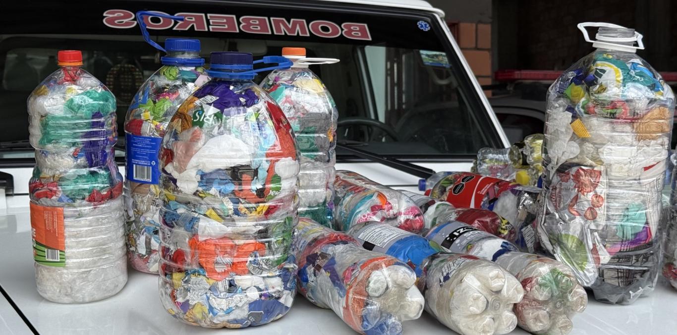 ECOBOTELLAS QUE TRANSFORMAN VIDAS: COMUNIDAD, ESCUELAS Y BOMBEROS, UNIDOS POR EL AMBIENTE EN EL NORTE DEL VALLE