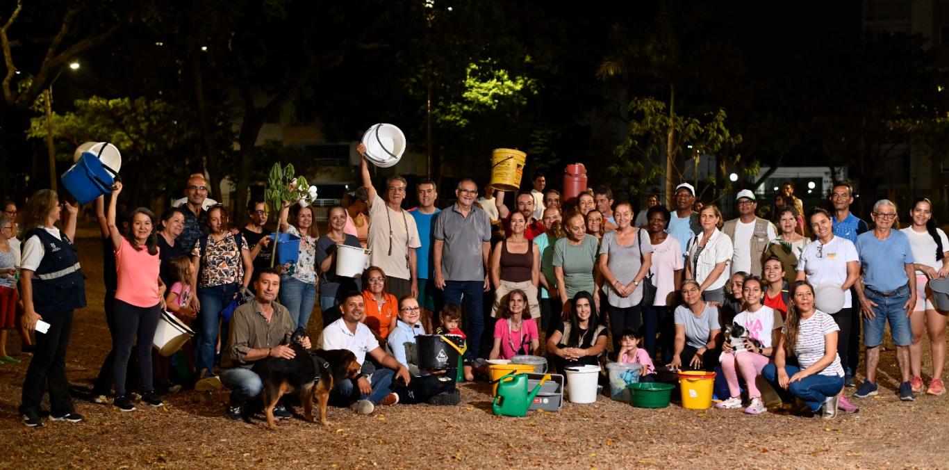 CVC LLEVA AGUA A ÁRBOLES Y PLANTAS DE CALI, DURANTE LA TEMPORADA SECA