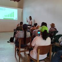 LA VITRINA VERDE ESTUVO EN LA UNIÓN Y VENDIÓ CASI TRES MILLONES DE PESOS  