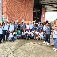 ENTREGA DE ESCARCHADORA IMPULSA LOS ACUERDOS RECÍPROCOS POR LA CONSERVACIÓN DEL MANGLAR EN BUENAVENTURA