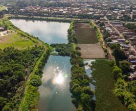 UN GRAN BIOFILTRO YA ESTÁ DESCONTAMINANDO LA LAGUNA DE CHARCO AZUL