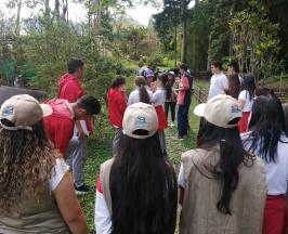 JÓVENES SE ESTRENARON COMO GUÍAS DEL CENTRO DE EDUCACIÓN AMBIENTAL CALIMA