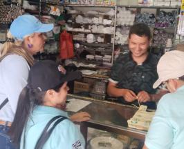 SENSIBILIZAN A COMERCIANTES DE CARTAGO SOBRE LA NORMA DE PLÁSTICOS DE UN SOLO USO