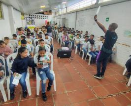CVC Y FINCALI LLEVAN TRAVESÍA 70 A ESTUDIANTES DE MONTEBELLO