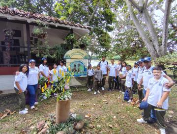 LA RUTA VALLE DE LOS SUEÑOS LLEVÓ A ESTUDIANTES DE DAGUA AL CEA BUITRE DE CIÉNAGA, EN SONSO