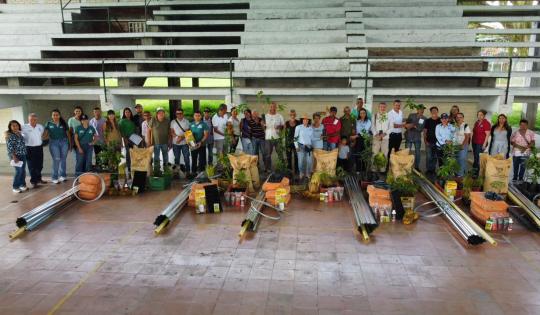 CVC ENTREGÓ 45 KITS DE SEGURIDAD ALIMENTARIA EN EL CENTRO NORTE DEL VALLE DE CAUCA