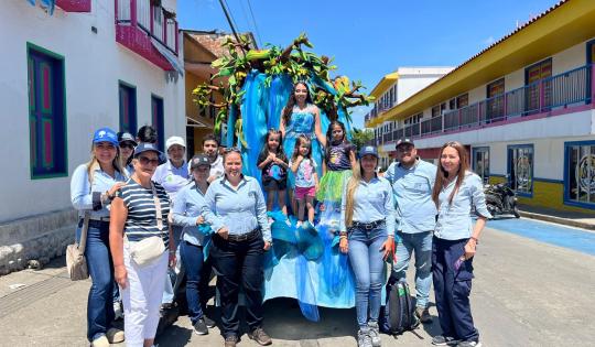 EL CARNAVAL DEL AGUA LLENÓ A LAS CALLES DE ALCALÁ DE COLOR, CULTURA Y CONCIENCIA