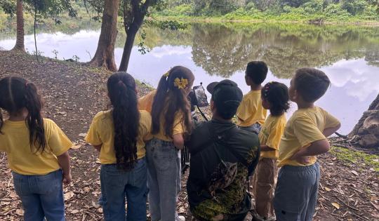 CON INNOVADORA TÉCNICA, PEQUEÑOS EXPLORADORES DE LA LAGUNA DE SONSO APRENDEN DE AVES Y FAUNA